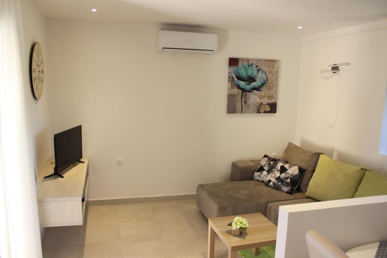 Apartments With A Parking Space Valbandon, Fazana - 7296 Stinjan ภายนอก รูปภาพ