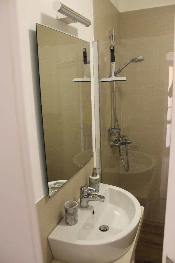 Apartments With A Parking Space Valbandon, Fazana - 7296 Stinjan ภายนอก รูปภาพ