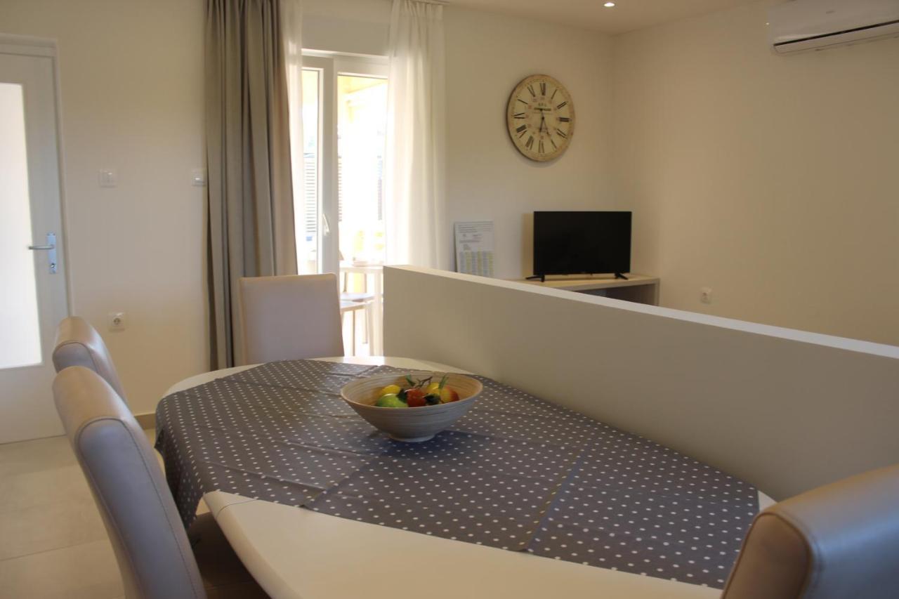 Apartments With A Parking Space Valbandon, Fazana - 7296 Stinjan ภายนอก รูปภาพ