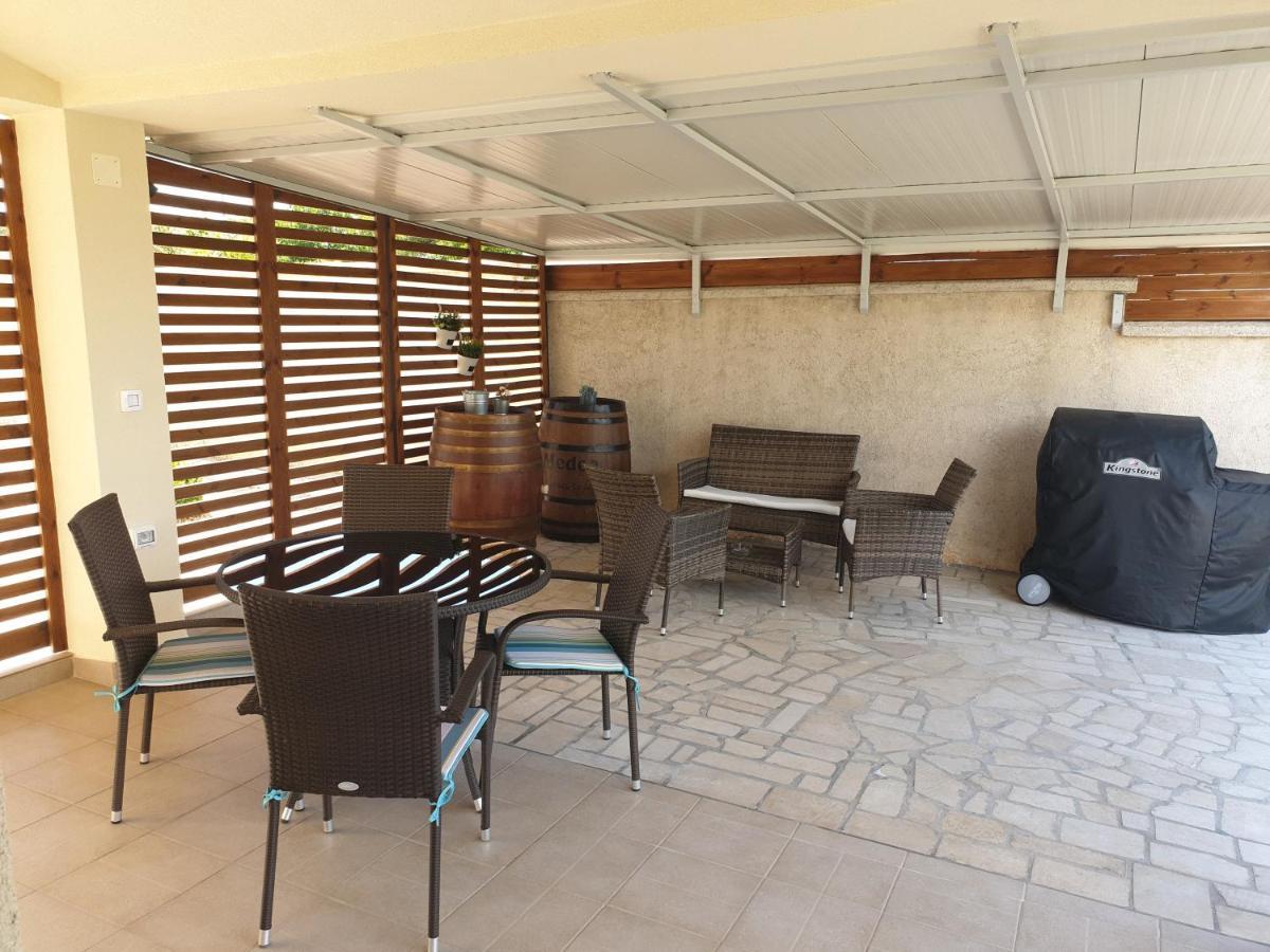 Apartments With A Parking Space Valbandon, Fazana - 7296 Stinjan ภายนอก รูปภาพ